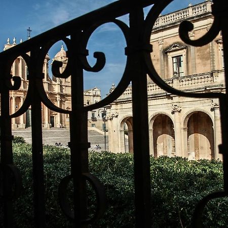 Pepe Concetta E La Movida Apartment Noto Bagian luar foto