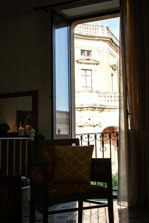 Pepe Concetta E La Movida Apartment Noto Bagian luar foto
