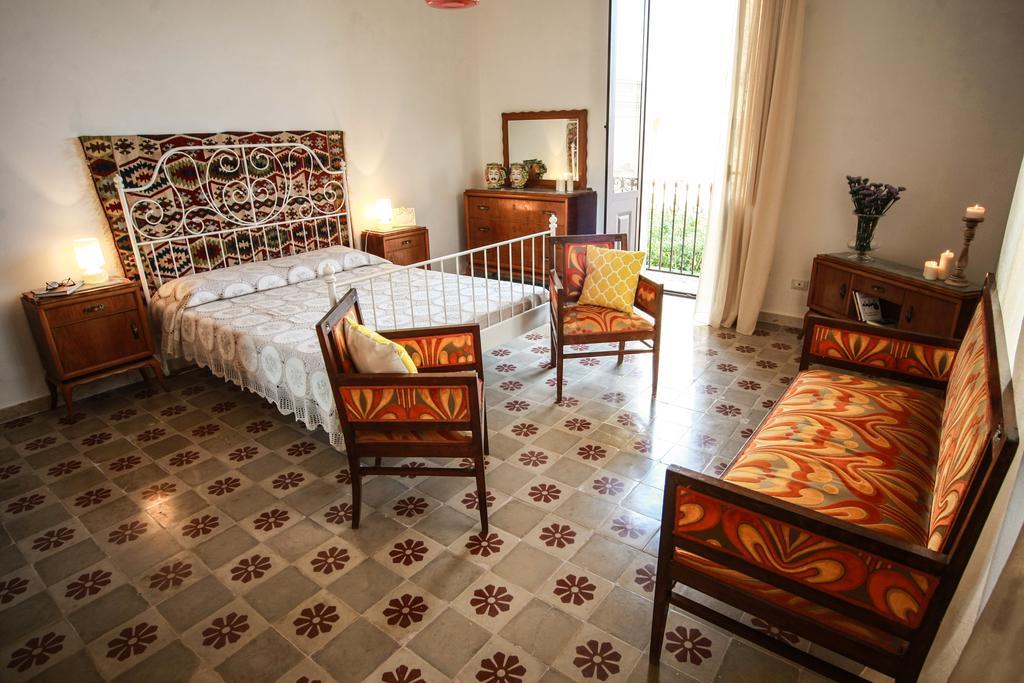 Pepe Concetta E La Movida Apartment Noto Bagian luar foto