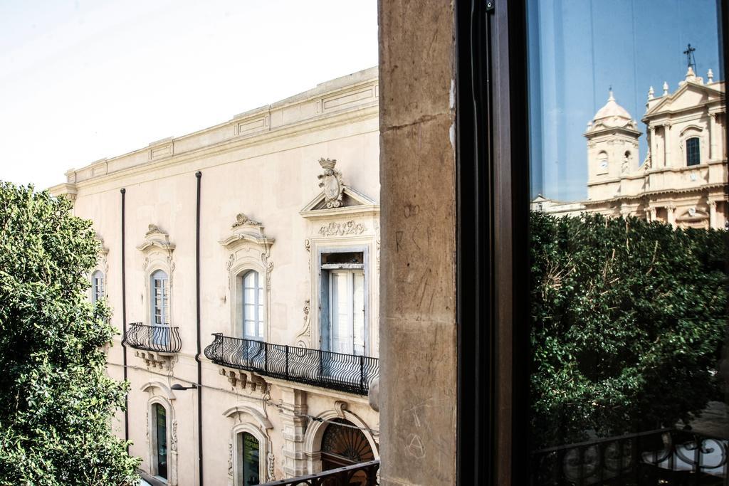 Pepe Concetta E La Movida Apartment Noto Bagian luar foto